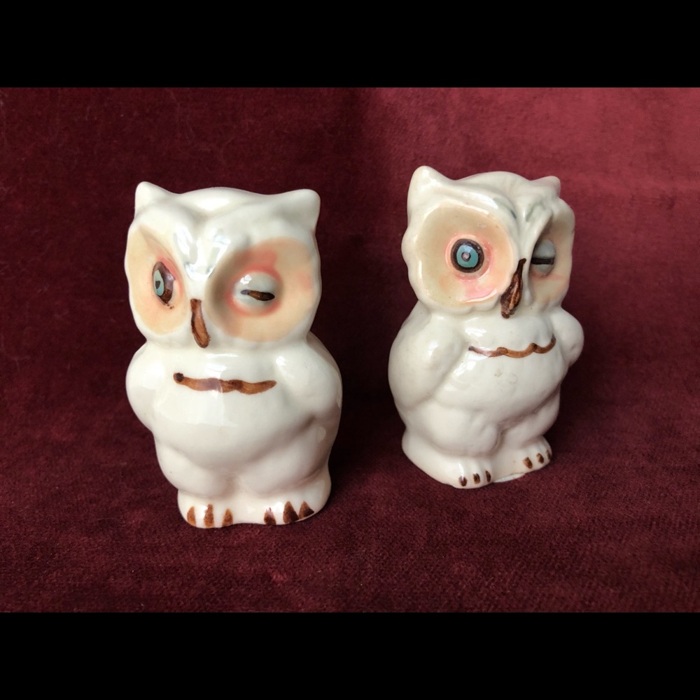 SOLD. Shawnee Pottery, Winky Owls salt & pepper shaker